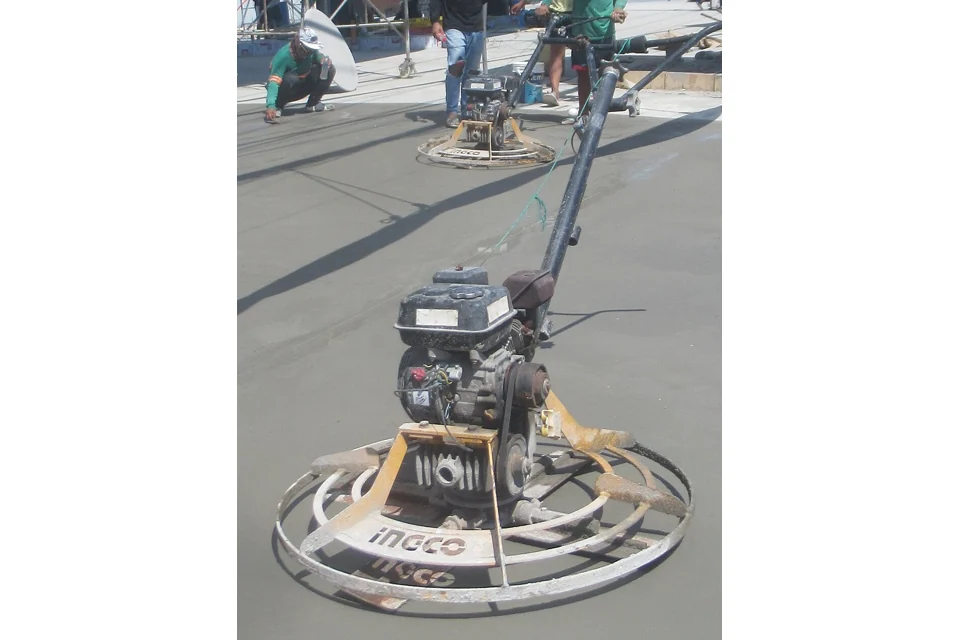 Alisadora de betão (helicóptero) INGCO GPT361-2; Diâmetro do rotor 91 cm (36 polegadas).