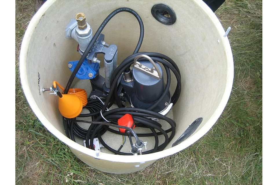 Bomba submersível Bomba trituradora em poço de recolha — Bomba de esgotos trituradora instalada em poço