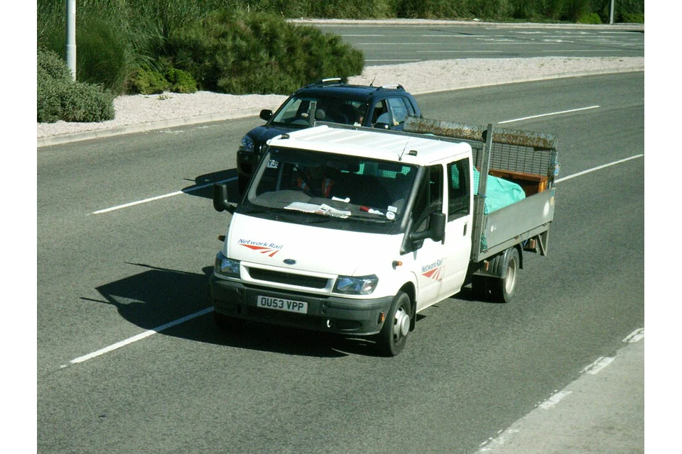 Carrinha de caixa aberta Ford Transit 350 LWB dropside — Cabine simples; caixa aberta; GVW nominal 3,5 t