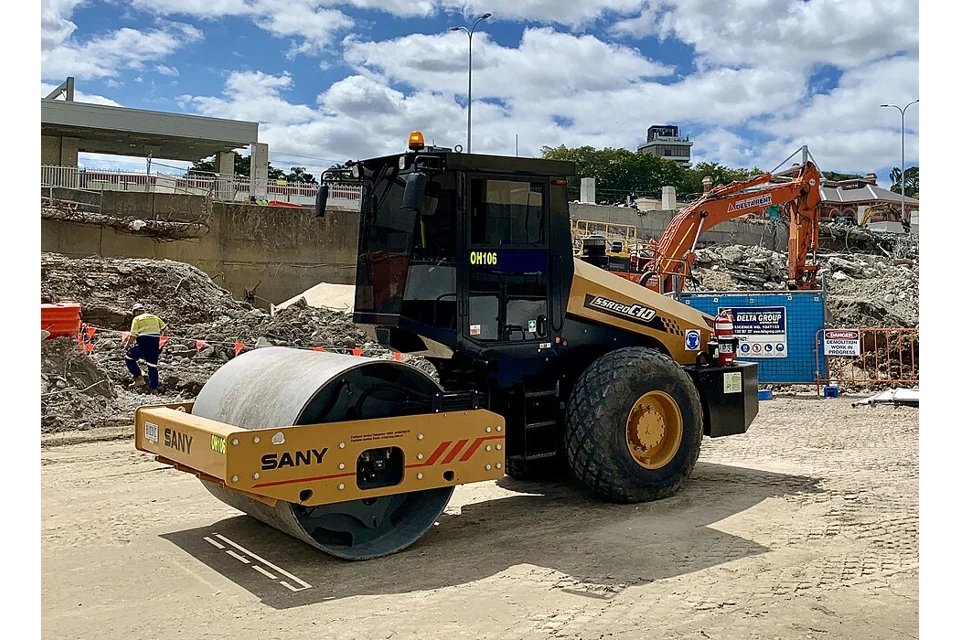 Cilindro monocilindro (solos) SANY SSR120C-C10 / SSR120C-10; Peso operativo 12.000 kg.