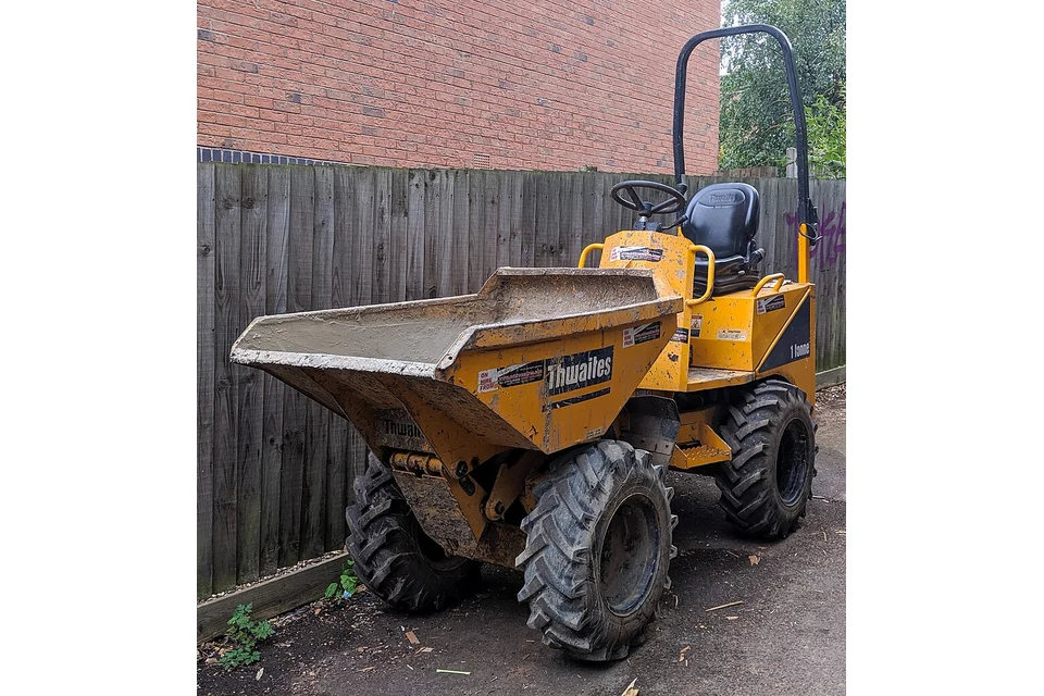 Dumper 1 t — fotografia real de Thwaites 1 Tonne