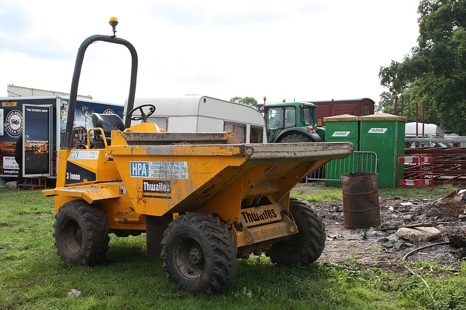 Dumper 3 t — fotografia real de Thwaites 3 Tonne