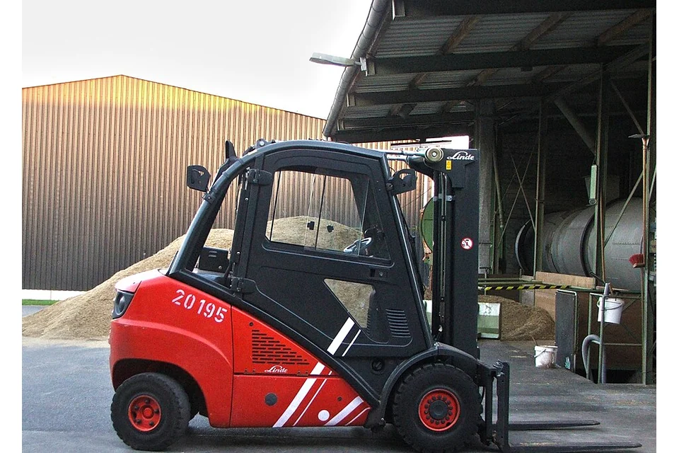 Empilhador diesel 3,5 t — Linde H35D, fotografia de máquina real