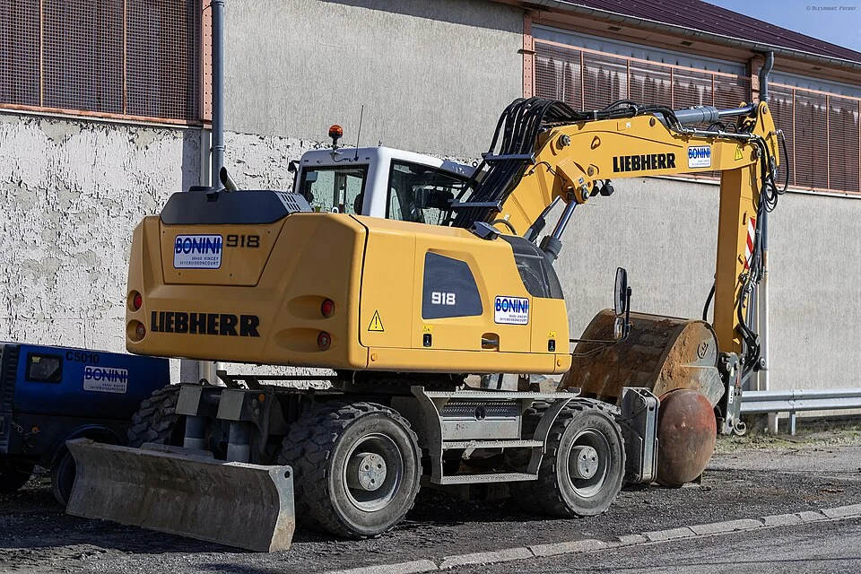 Escavadora de rodas 18 a 22 t — fotografia real de Liebherr A 918 Compact