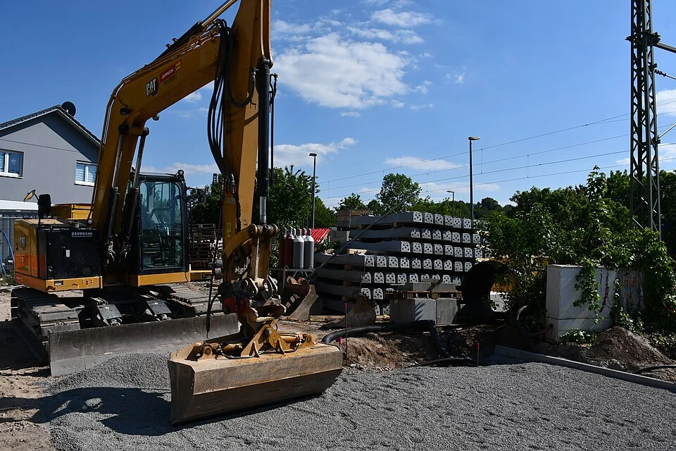 Escavadora giratória 10 t (midi) — fotografia real de Caterpillar 310