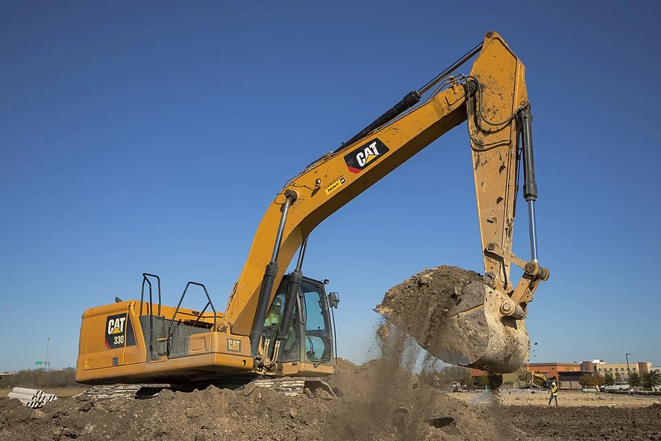 Escavadora giratória 30 t — fotografia real de Caterpillar 330