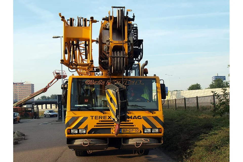 Grua móvel 50 t — Terex Demag AC50-1, fotografia de máquina real