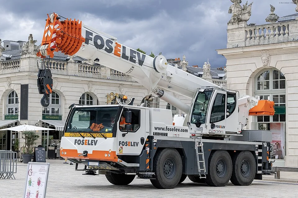 Grua móvel 60 t — Liebherr LTM1060-3.1, fotografia de máquina real
