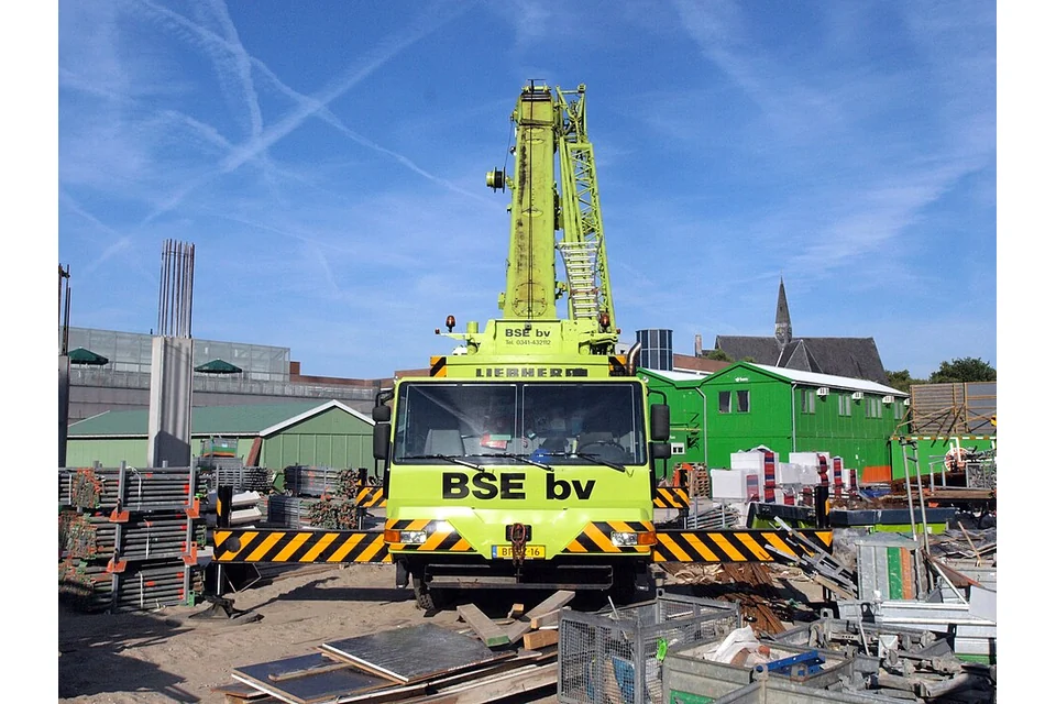 Grua móvel 80 t — Liebherr LTM1080/1, fotografia de máquina real