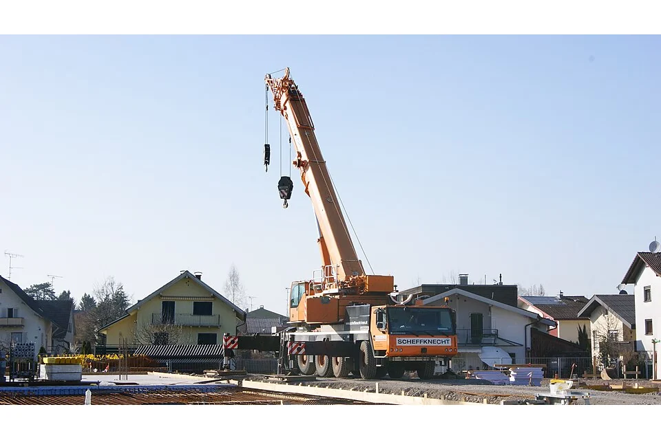 Grua móvel 130 t — Liebherr LTM1130-5.1, fotografia de máquina real