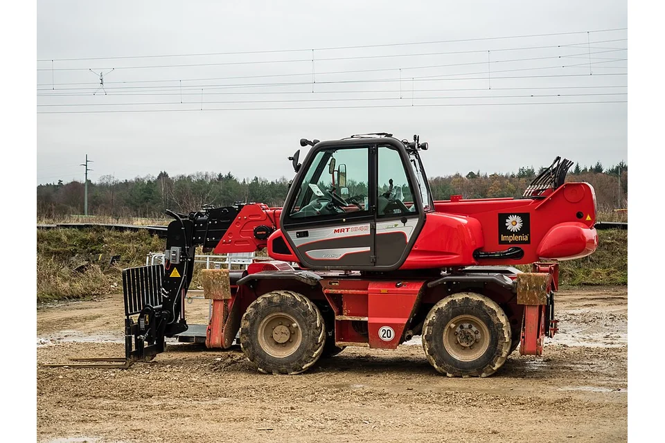 Manipulador telescópico rotativo 18 m — Manitou MRT1840 Easy, fotografia de máquina real