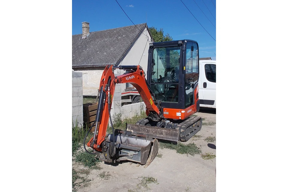 Mini-escavadora 1,5 t — fotografia real de Kubota KX016-4