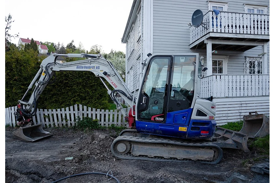 Mini-escavadora 6 t — fotografia real de Takeuchi TB260