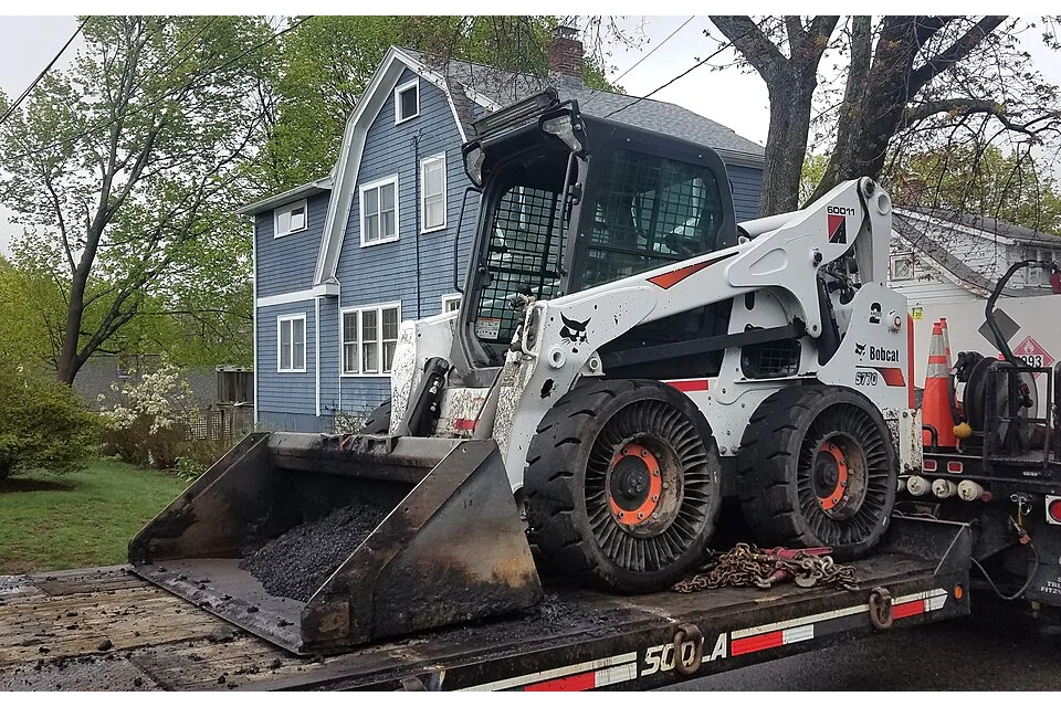 Minicarregadora de rodas 1300 kg ou mais — fotografia real de Bobcat S770