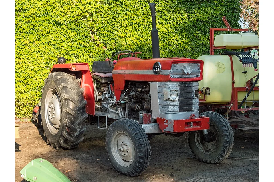 Trator agrícola Massey Ferguson 165 — 58 hp ≈ 58,8 cv