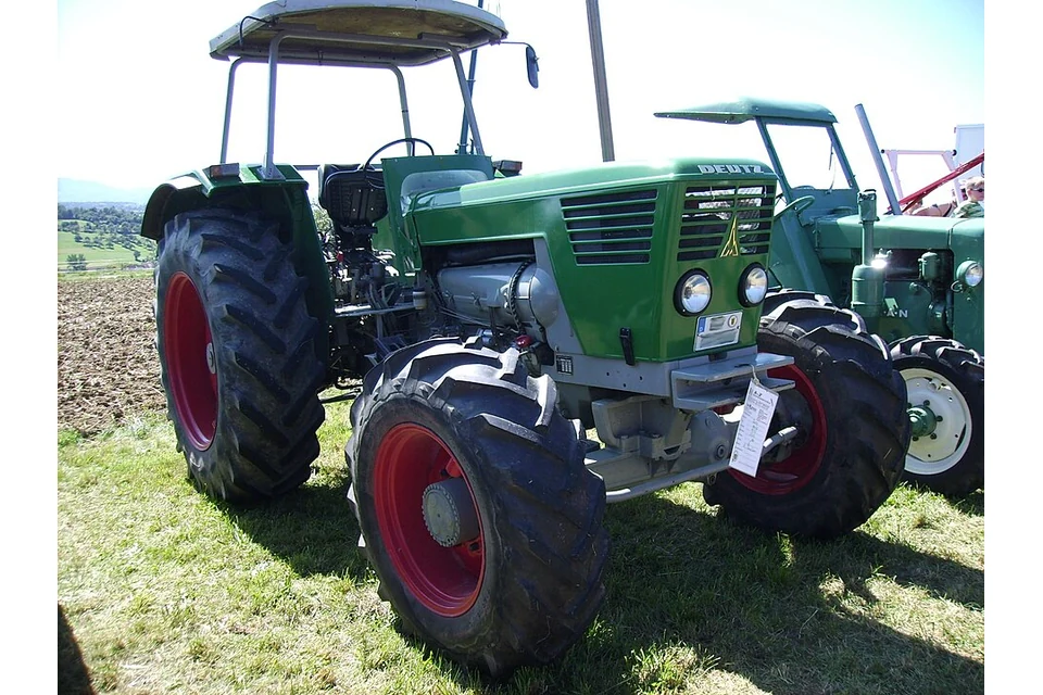 Trator agrícola Deutz D10006 — 100 PS (100 cv), modelo de 1972