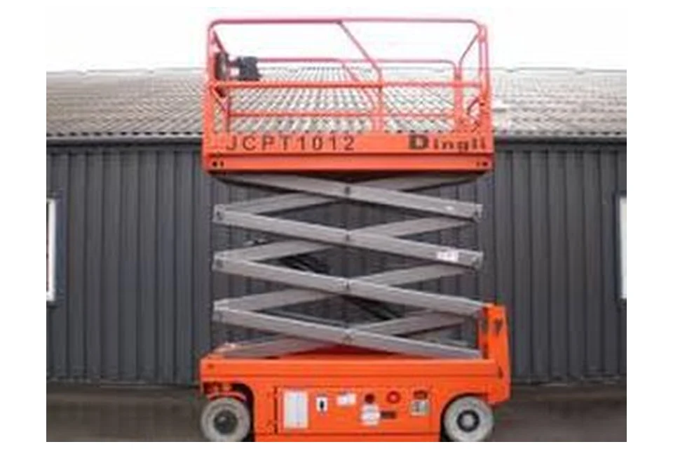 Plataforma tesoura elétrica — fotografia de equipamento real